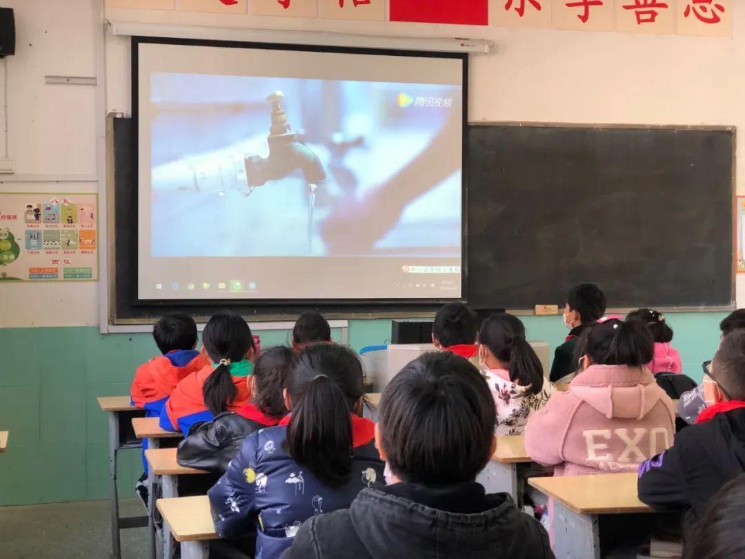 如何评价万茜的长相?游戏画面